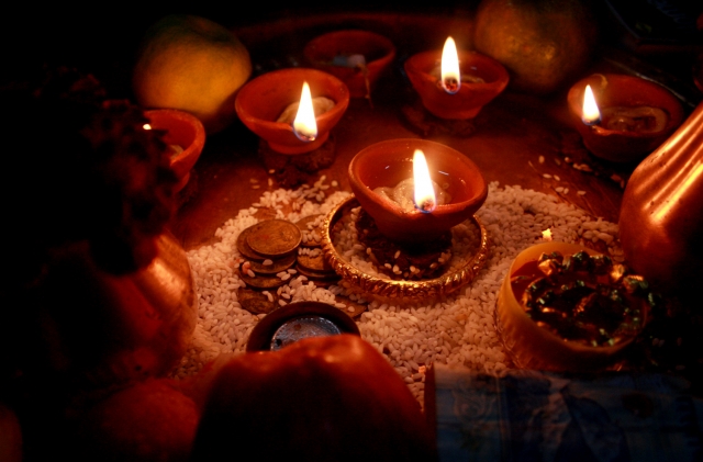 Diwali_Oil_lamps_Darjeeling.jpg