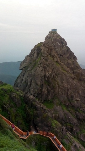 Gurushikhar-Girnar1.jpg
